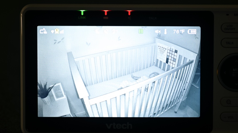 while there is a bright spot in the image, the vm901 has fairly good...