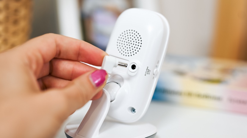 vtech vm819 - the camera for the vm819 has a talk-to-baby speaker, but it is...