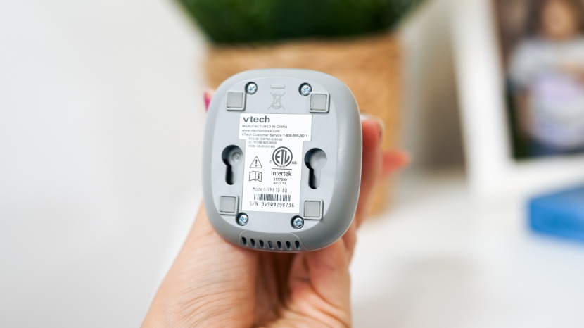 vtech vm819 - the vm819 camera comes with easy-to-use hanging holes on the bottom.