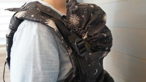 The Boba X has a removable hood that attaches to the parent shoulder...