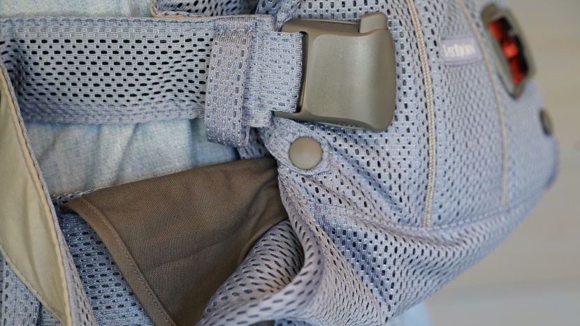 babybjorn one air - the one air 3d mesh fabric has more texture than those smooth fabric...