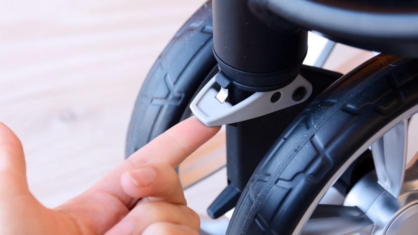 the front wheel on the mini 2 can lock in place for easier...