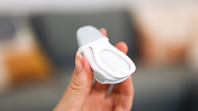 snuza hero se - the setup for the snuza is battery installation, turning it on, and...