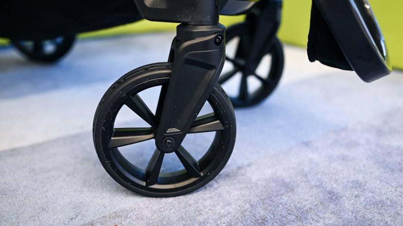 baby jogger city select 2 double - the plastic wheels of the city select 2 can swivel.