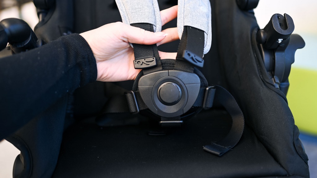 baby jogger city select 2 double - the shoulder and hip belts on the city select nest into each other...