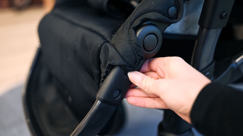 baby jogger city select 2 double - the leg rest on the select can adjust for angle and length.