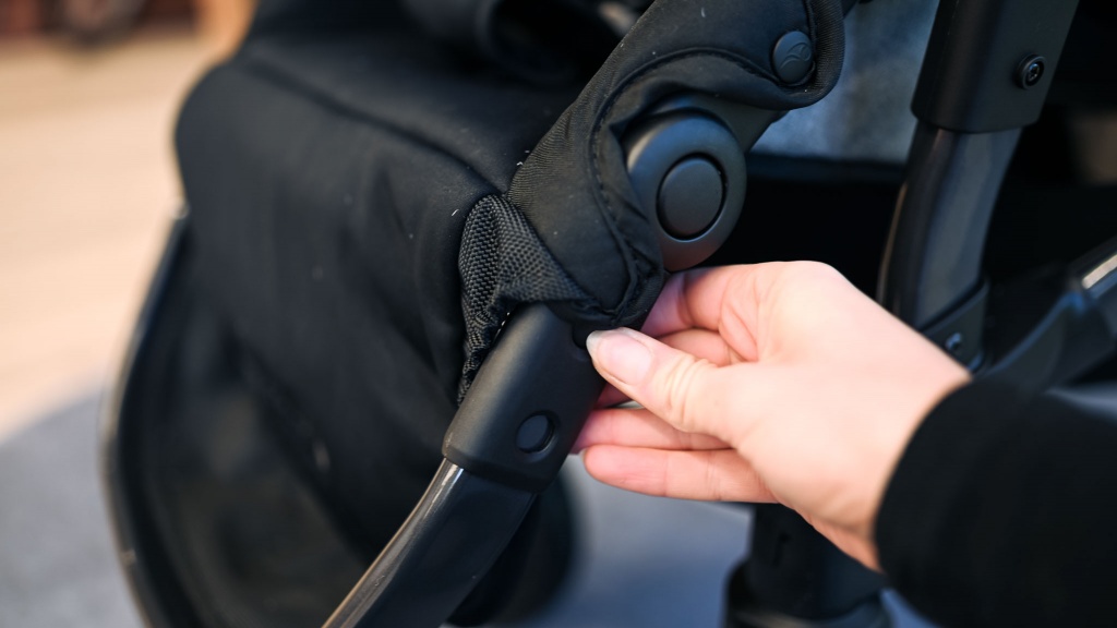 baby jogger city select 2 double - the leg rest on the select can adjust for angle and length.