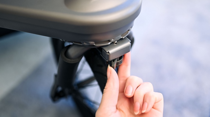 the front wheel on the joovy can lock in place for jogging or moving...