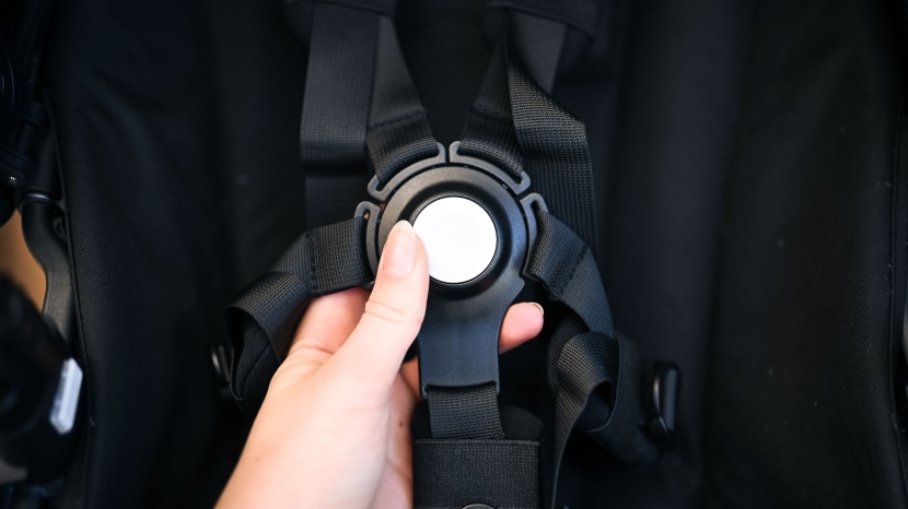 bugaboo donkey5 - the buckle on the donkey works best when pressed from the middle...