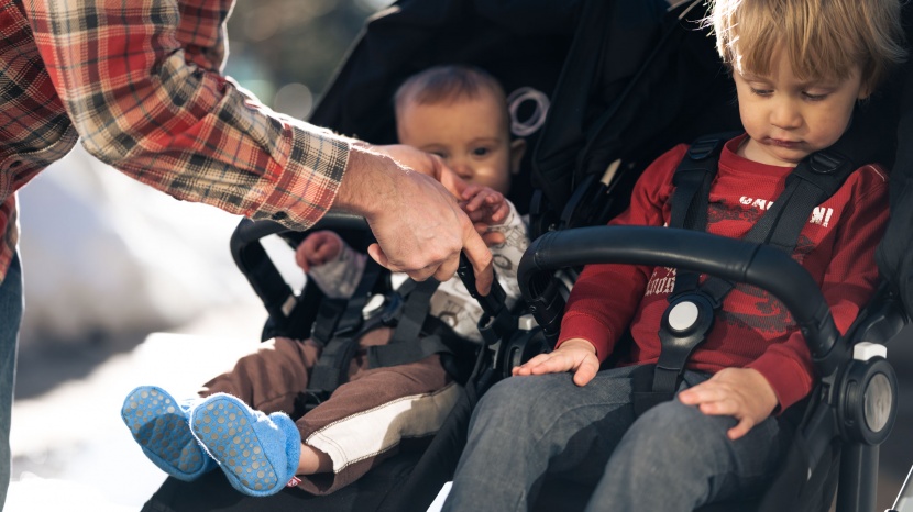 bugaboo donkey5 - the belly bar on the donkey flips open to the side so you can get...