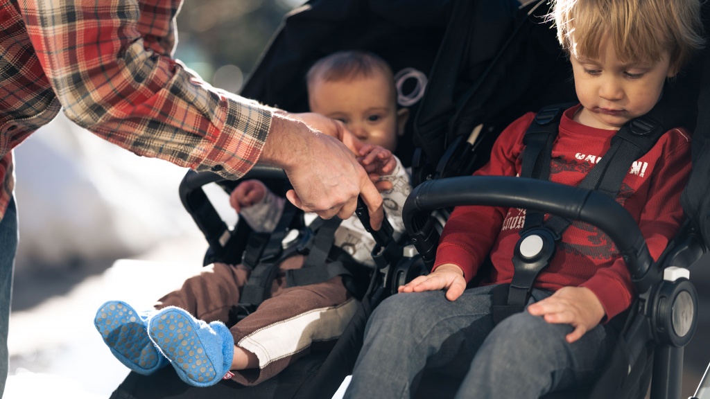 bugaboo donkey5 - the belly bar on the donkey flips open to the side so you can get...