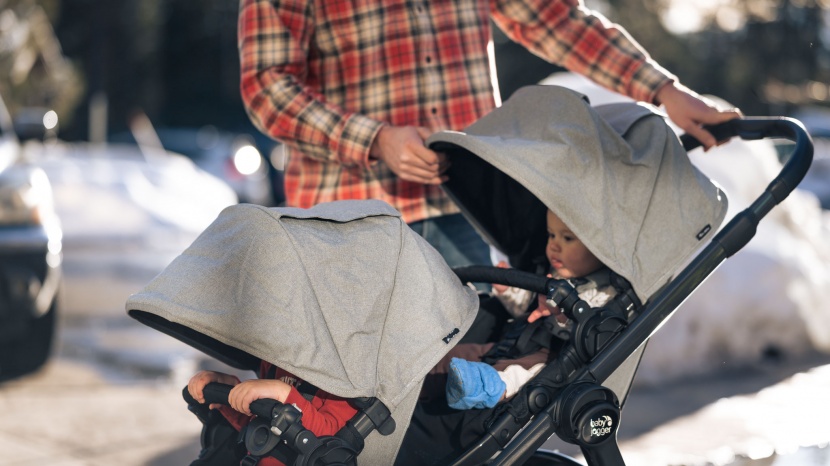 you can see in this picture of the baby jogger city select that the...