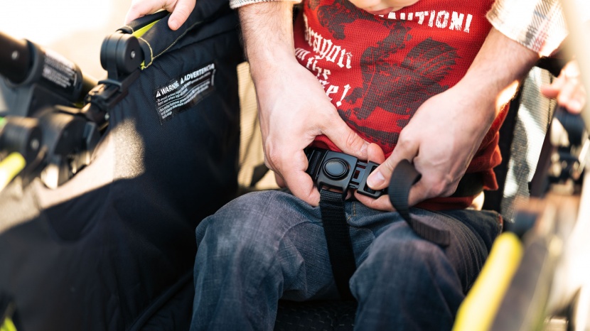 evenflo pivot xplore wagon - the xplore harness has two adjustable side straps and a crotch strap...