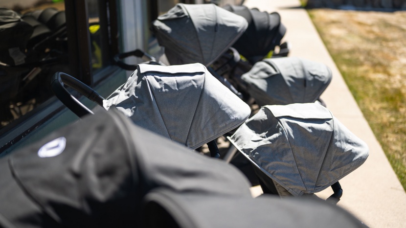 double stroller - the prices of double strollers vary widely.