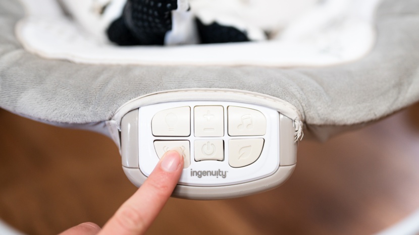 the interface on the ingenuity inlighten bouncer has more buttons...