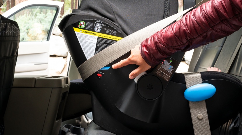 the level decal line on the liing carrier is covered by the shoulder...