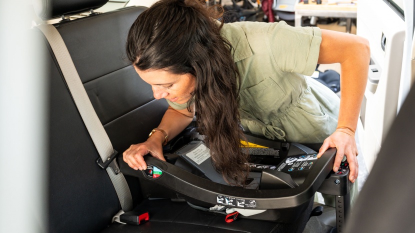 evenflo litemax dlx - the evenflo installation level guide is only located on one side of...