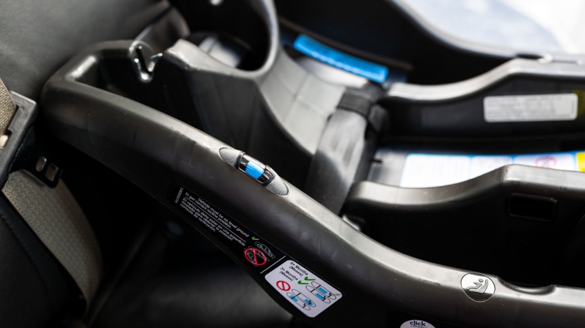 graco snugride 35 lite lx - the level indicator on the lite lx is not as useful as those with a...