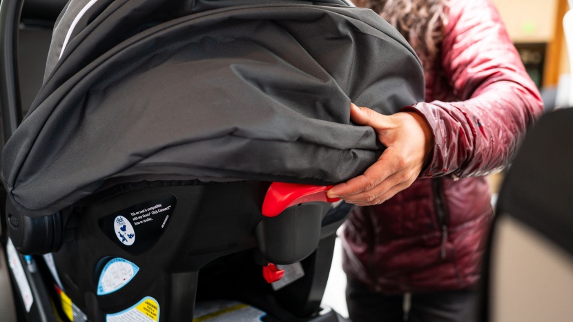 graco snugride snuglock 35 - the release handle on the snuglock is easy to use and helps balance...