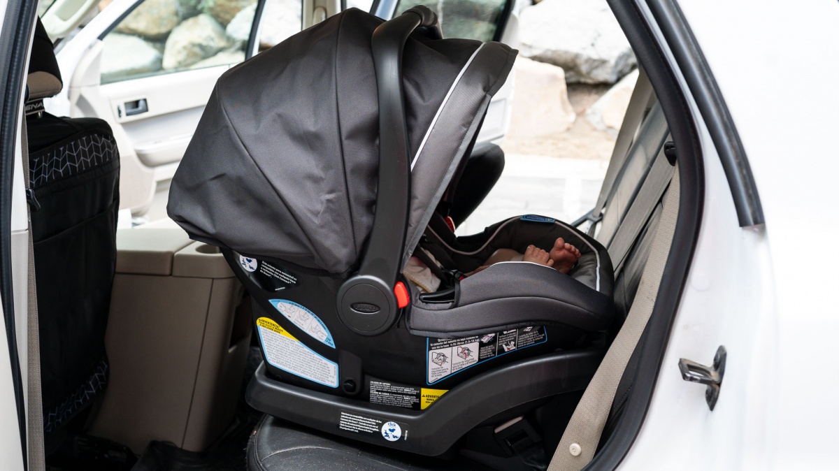 Graco SnugRide SnugLock 35 Review (The SnugLock is harder to install with most methods. The easiest is with the vehicle belt, but we were disappointed...)