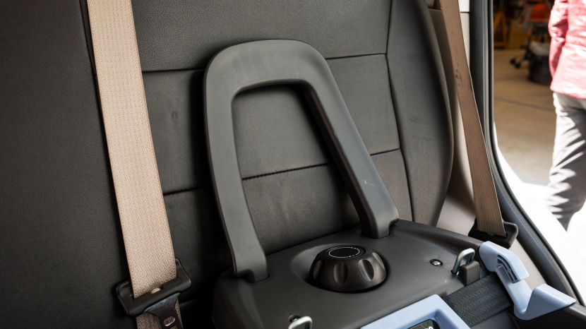 the angle adjustment on the nido is a turning knob that while easy...