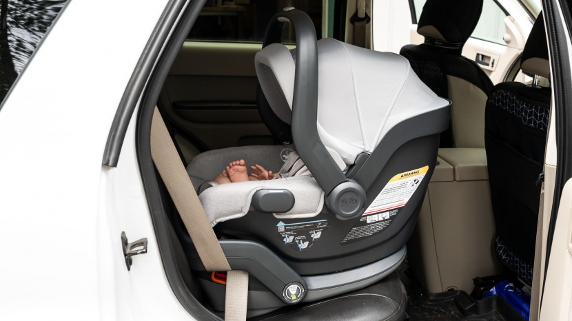 uppababy mesa v2 - installation of the mesa v2 with the vehicle belt isn't difficult...