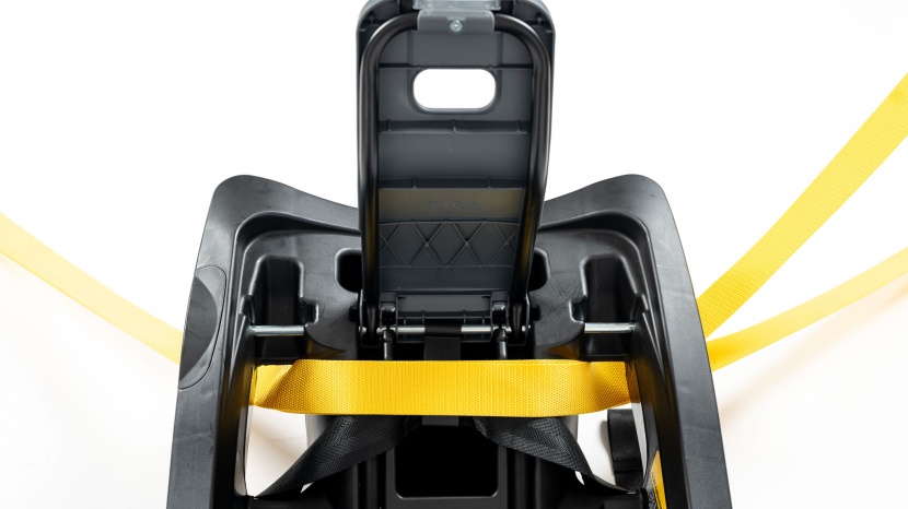 the vehicle belt, as well as the latch strap utilize the center belt...