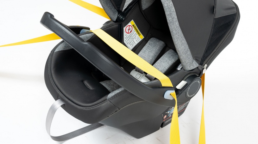 peg perego primo viaggio 4-35 nido - the nido belt pathway for installation without the base relies on...