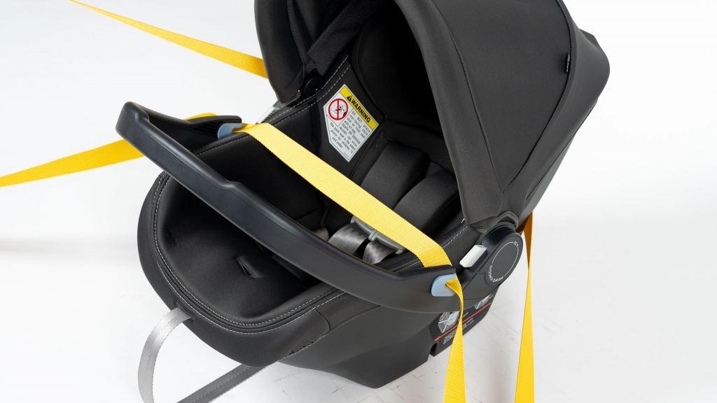 peg perego primo viaggio 4-35 - the peg uses a european belt path with the lap position going...