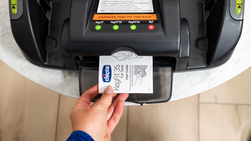 chicco keyfit 35 - the keyfit 35 base has a manual stow pocket on the forward facing...