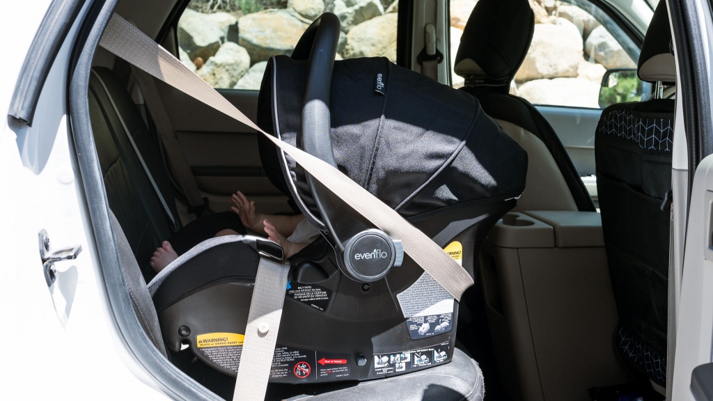 Evenflo pivot outlet car seat manual