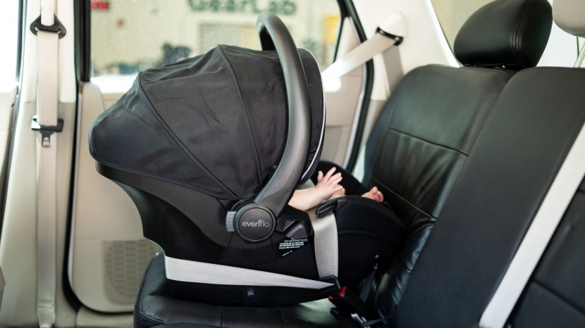 evenflo litemax dlx - the evenflo has higher crash test analysis results but performed...