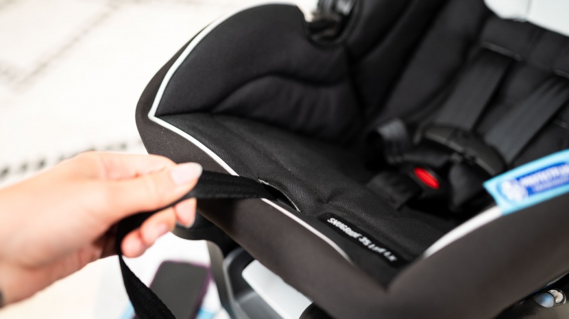 the harness tightening strap for the lite lx uses the same hole in...