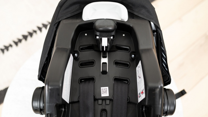 graco snugride 35 lite lx - the harness height adjustment on the lite lx is a rethread style...