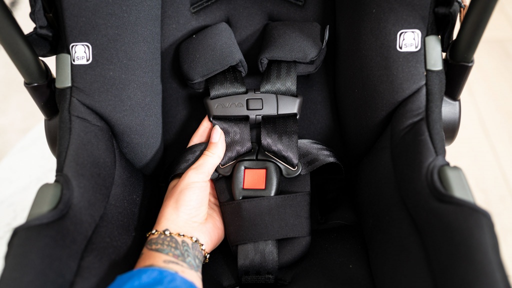 nuna pipa - the nuna buckle has an indented button that is easy to press but...