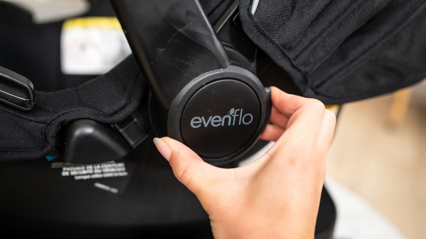 evenflo litemax dlx - the location of the evenflo handle release button makes for an...
