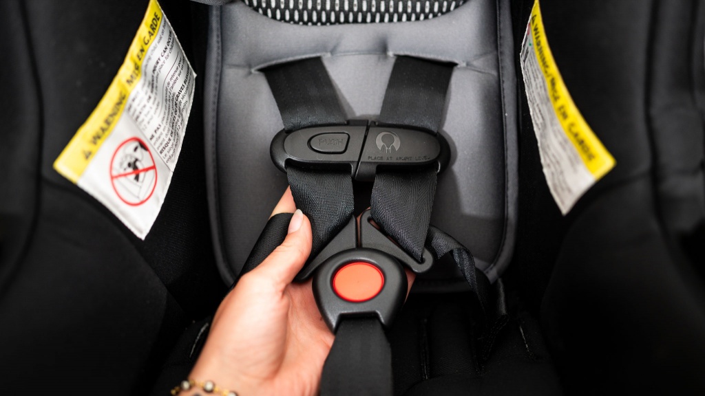 evenflo litemax dlx - the design of the evenflo buckle and chest clip makes them harder to...