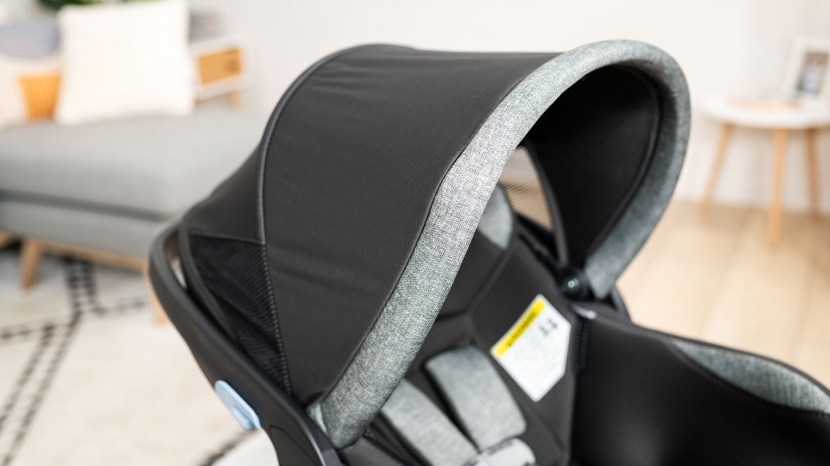 before you use the nido's zip-out canopy extension, it is smaller...