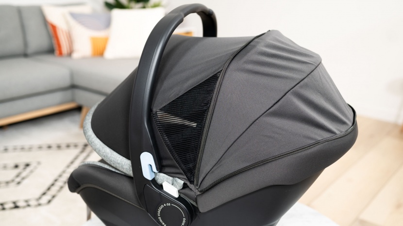 peg perego primo viaggio 4-35 nido - the canopy on the nido is larger than average and the handle only...