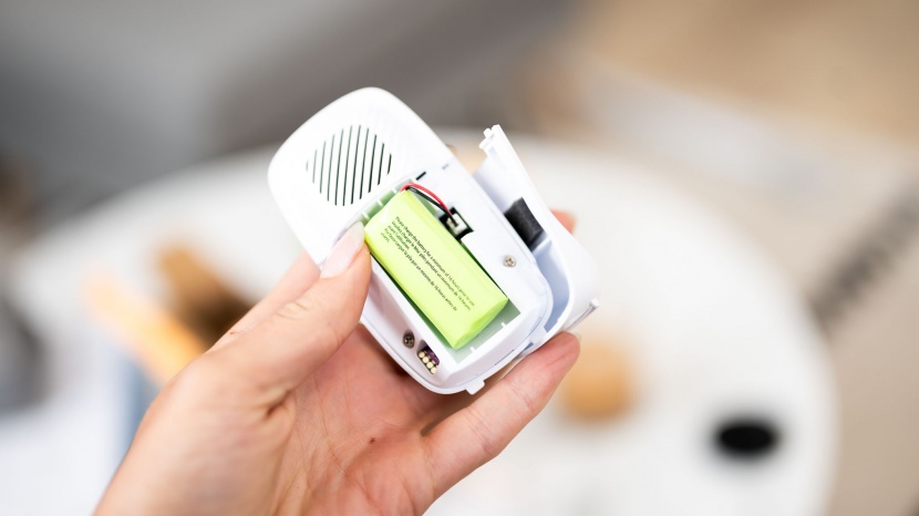 the motorola uses a rechargeable battery.