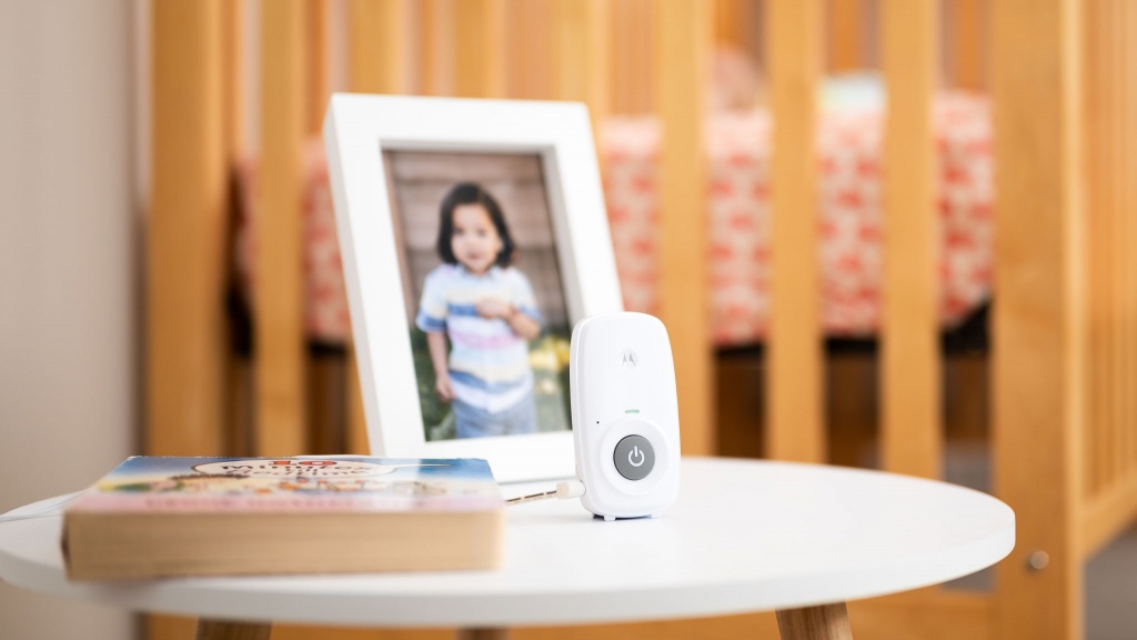 Motorola MBP24 Audio Baby Monitor with Room Temperature Display