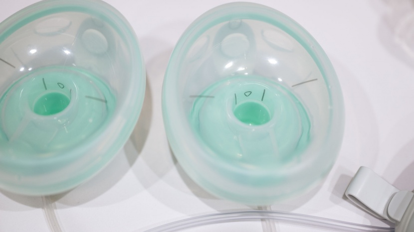 elvie stride - elvie provides a visual guide for selecting the proper breast shield...