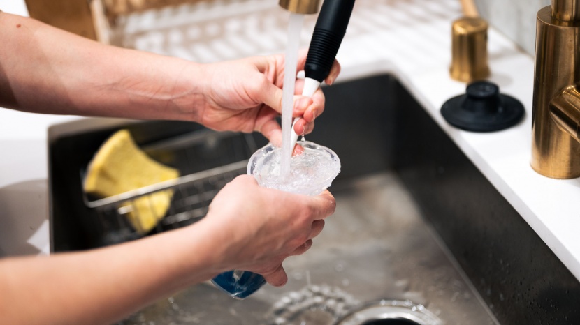 haakaa gen 1 - the haakaa consists of a single piece of silicone, simplifying the...