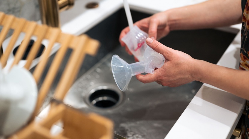 we used a standard bottle brush to clean the s1 plus.