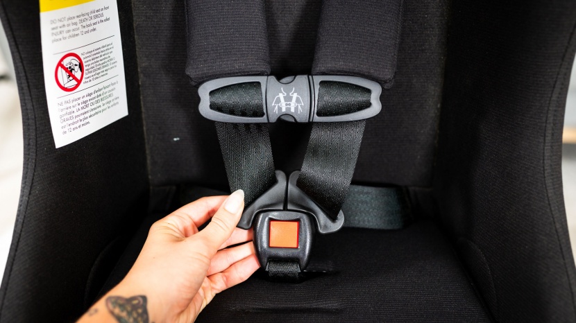 clek foonf - the foonf harness chest clip and buckle are fairly standard and we...