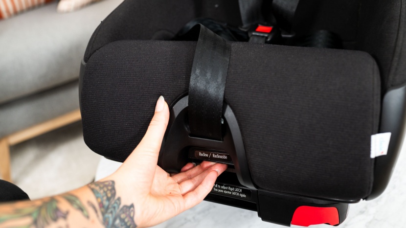 clek foonf - the recline adjustment lever is on the bottom of the foot portion of...