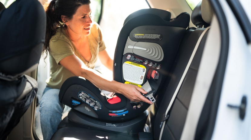 cybex eternis s - because the eternis is so wide, it takes some effort and entry into...
