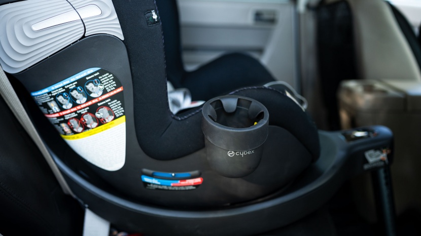 the sirona has a side clip cup holder that looked pretty scuffed...