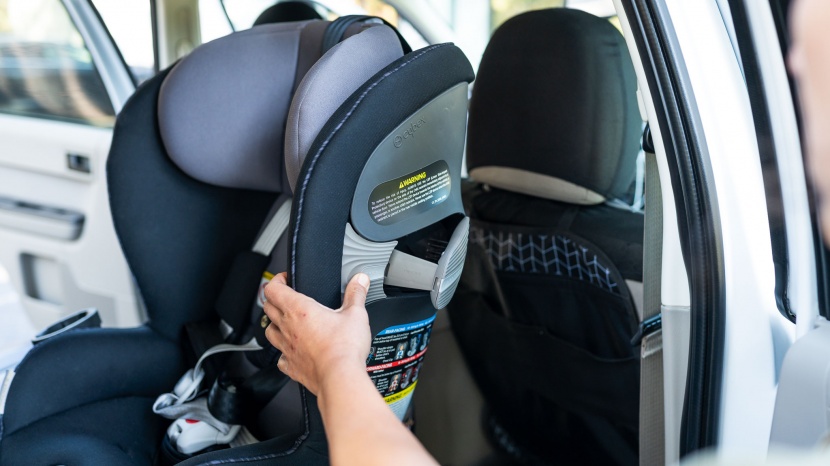 cybex sirona s - the shell on the sirona has a pop feature design to aid in side...