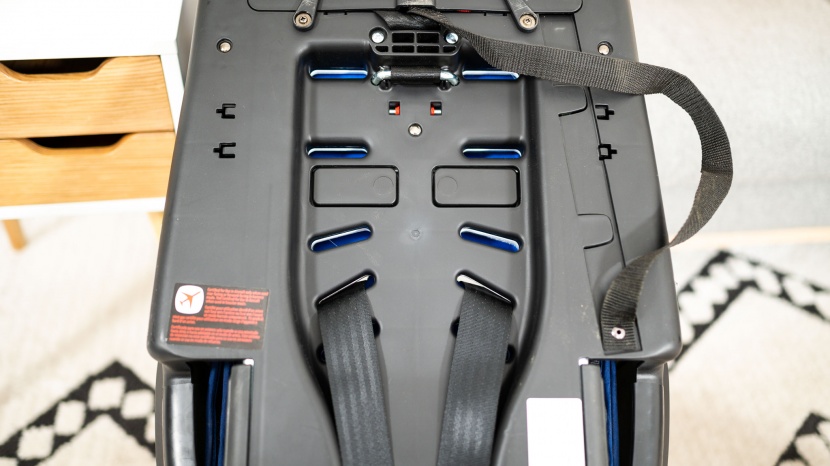 diono radian 3rxt safe+ - to alter the height of the shoulder straps on the harness for the...